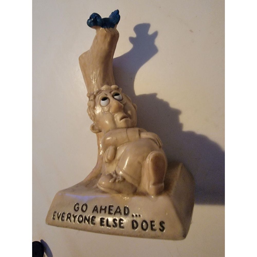Berries Wallace Russ  Vtg 5.5" 1960s GO AHEAD EVERYONE ELSE DOES Figure Funny